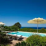 Li Chessi Blu Familiare Con Piscina Nyaraló *