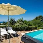 Hébergement de vacances Li Chessi Blu Familiare Con Piscina *