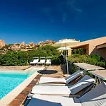 度假居 Li Chessi Blu Familiare Con Piscina